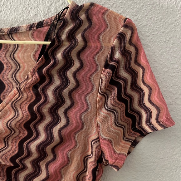 PinkVanilla Zigzag Ruched Crop Top - Picture 3 of 3